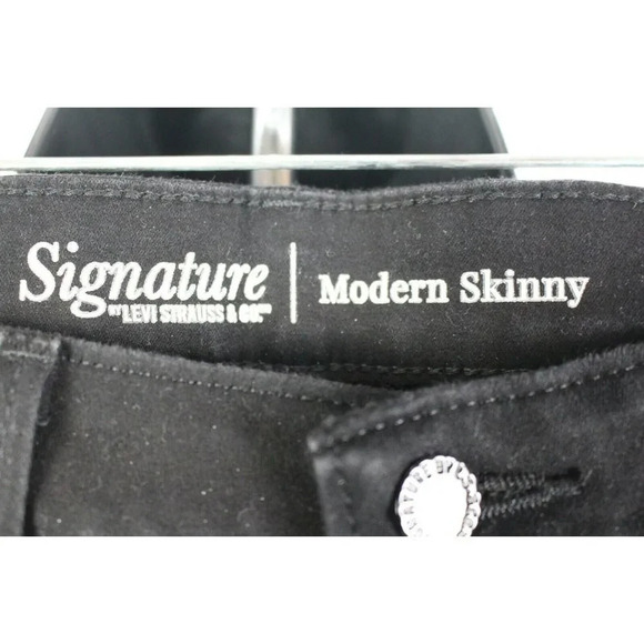 ladies SIGNATURE Levi Strauss jeans - Picture 5 of 9